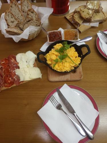 อาหารและเครื่องดื่ม, Encosta da Serra in ซาบูกุยโร