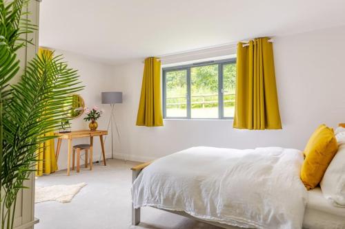 Stylish Cotswolds Retreat nestled between Bath and Castle Combe in North Wraxall