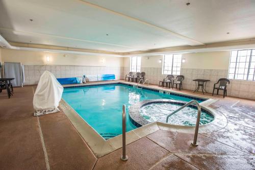 Comfort Suites Castle Rock - image 9