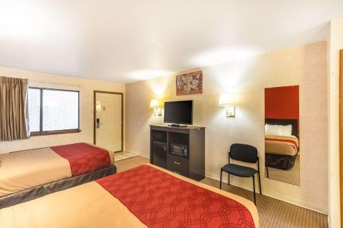 Econo Lodge Fredericksburg - image 11