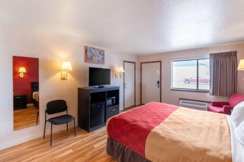 Econo Lodge Fredericksburg - image 10