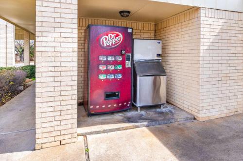 Econo Lodge Fredericksburg - image 12
