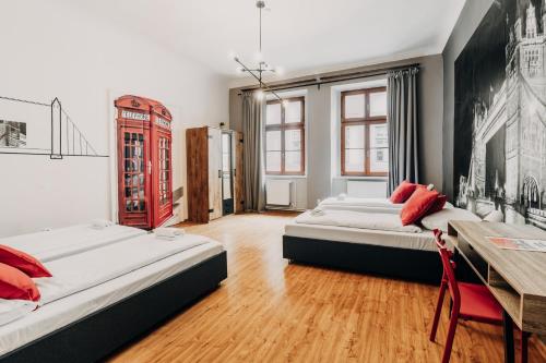Camera quadrupla, bagno in comune