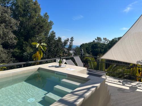  Villa Burriac with Private Pool, Costa Maresme, 20 minutes from Barcelona in Cabrils