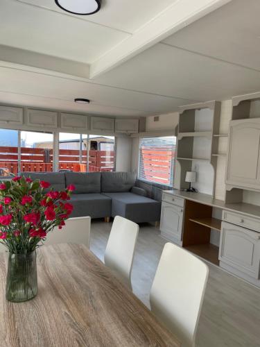 2 bedrooms, 4 beds