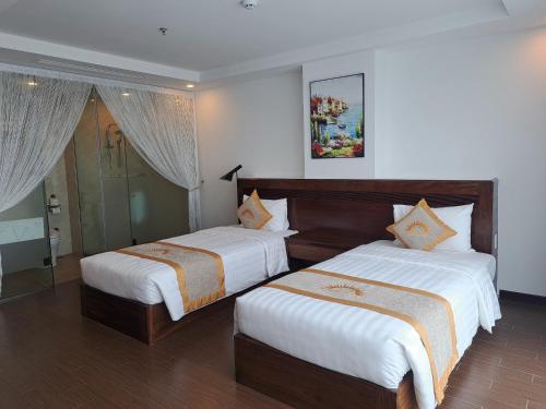 Standard Twin Room image 3