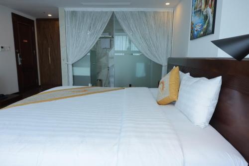Deluxe Double Room image 3
