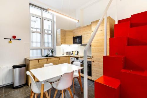 Paris - All Equipped Souplex - Mezzanine Bedrooms 1m50 height - From 1 to 6 Guests - Departure up to 11am - Entrance from 4 pm - M9 - 5 - 3 - 2 - 8 4