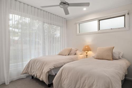 Chic Coastal Retreat 3 Bdr Close to Beach - image 3