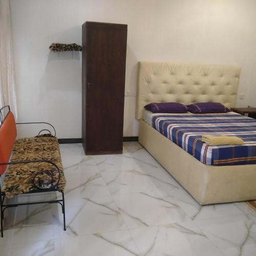 One-Bedroom Apartment image 5