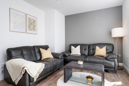 Pluxa Opal - Room darkening blinds & Free Parking, Birmingham (Foto 8)