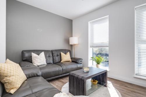Pluxa Opal - Room darkening blinds & Free Parking, Birmingham (Foto 4)