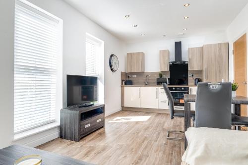 Pluxa Opal - Room darkening blinds & Free Parking, Birmingham (Foto 11)