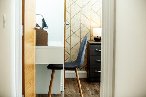 Pluxa Opal - Room darkening blinds & Free Parking, Birmingham (Foto 6)