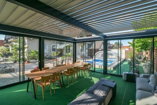 Helka Apartmanház (Helka Apartmanhaz) in Balatonlelle