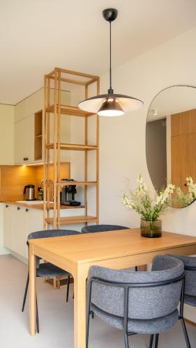 Apartament w willi z sauną i ogrodem SurfingBird Dźwirzyno