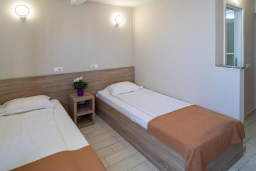 City Hotel Bucharest - image 9