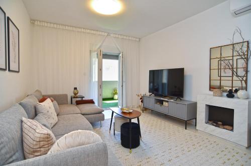 One-Bedroom Apartment image 10