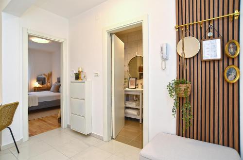 One-Bedroom Apartment image 9