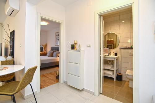 One-Bedroom Apartment image 7