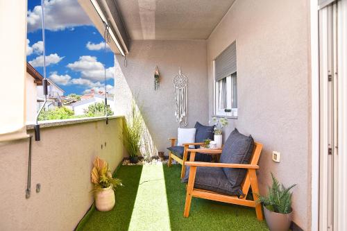 One-Bedroom Apartment image 3