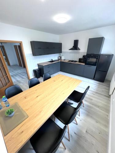 2 bedrooms, 3 beds