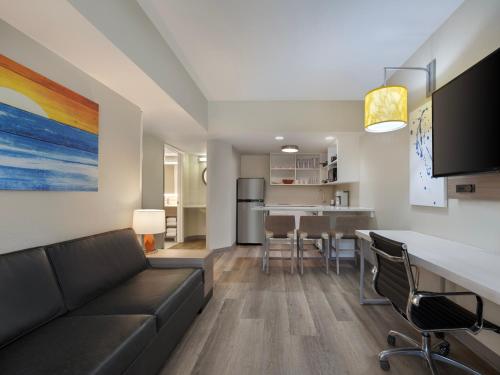 One-Bedroom King Suite with Kitchen room in Holiday Inn Resort Orlando Suites - Waterpark By IHG