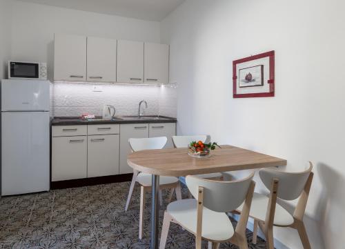 Two-Bedroom Apartment with Terrace image 5