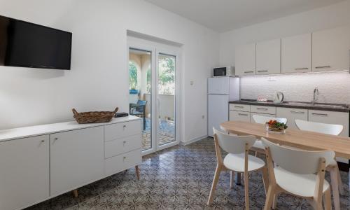 Two-Bedroom Apartment with Terrace image 6