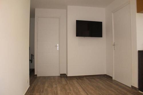 Ideal Apartment For 4 By Marseille Airport in Marignane