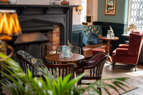 The Wheatsheaf Hotel by Greene King Inns - image 2