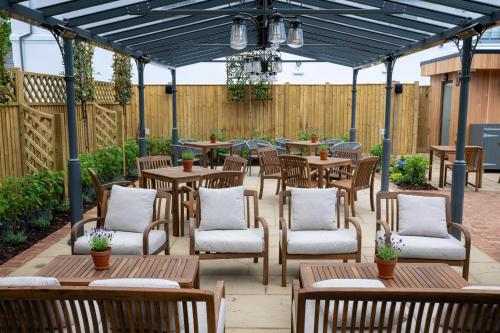 Erkély/terasz, Wheatsheaf Hotel by Good Night Inns in Runnymede