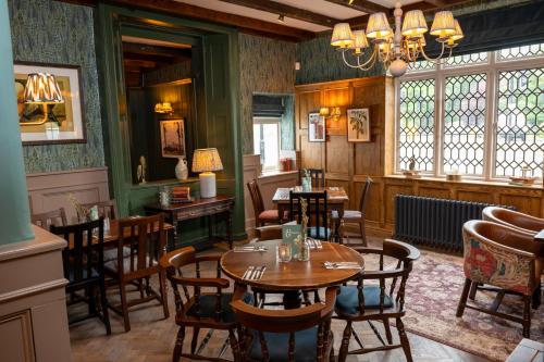 Étterem, Wheatsheaf Hotel by Good Night Inns in Runnymede