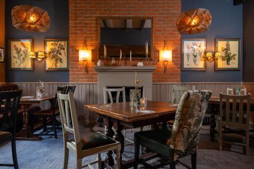 The Wheatsheaf Hotel by Greene King Inns - image 6