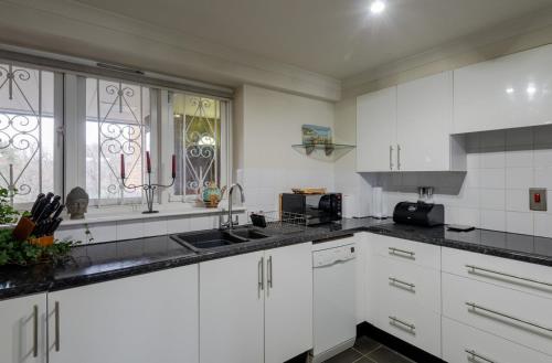 Picture of Guestready - Apartment Overlooking The Thames