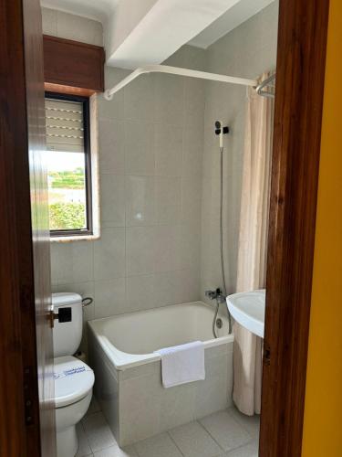 ห้องน้ำ, El Castañu de Cué (El Castanu de Cue) in แอลลาเนส