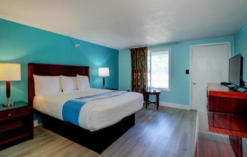 Standard Queen Room