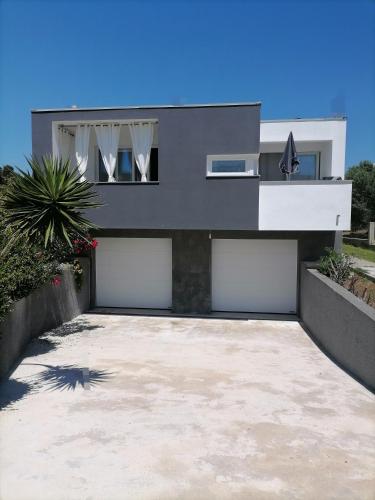 Apartments Dora Bibinje, 30 m from the sea 2