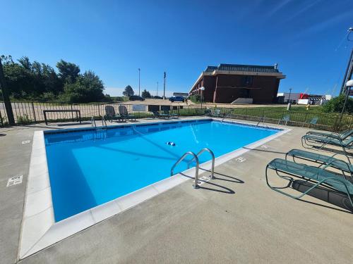 Piscina, Days Inn by Wyndham Rolla in Rolla (MO)