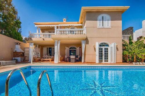 3 bedrooms, 5 beds