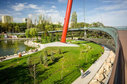 City Hotel Bucharest - image 12