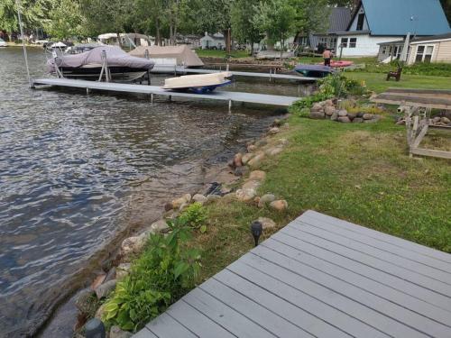 Lakeside Matteson Lakeside Stargazer with a dock and swim area in Colon, USA
