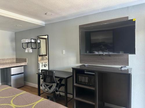 Super 8 by Wyndham Redlands/San Bernardino - image 11