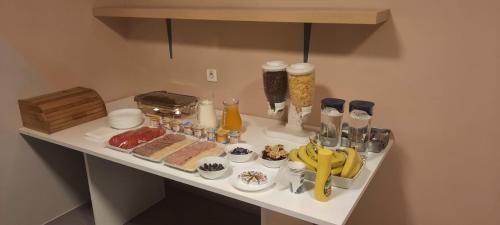 City Hotel Bucharest - image 10