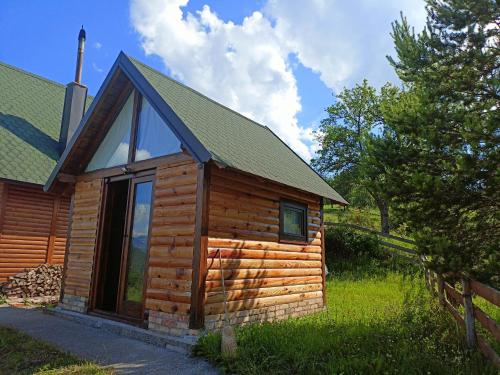 Buitenkant, Aurora Tara 3 in Donje Karaklije