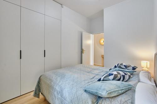 One-Bedroom Apartment image 9