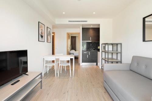 One-Bedroom Apartment Mountain View(2 Adults + 1 Child) image 3