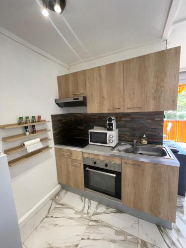 Studio Antibes Juan les Pins - Tap to explore photos