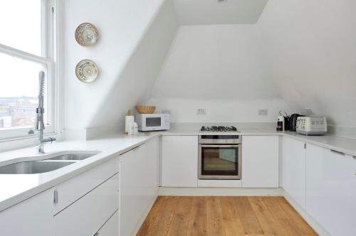 Charming two bedroom flat in Sloane Gardens Chelsea - image 2