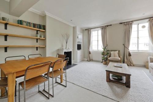 Fabulous 3 Bed Flat Chelsea - image 10